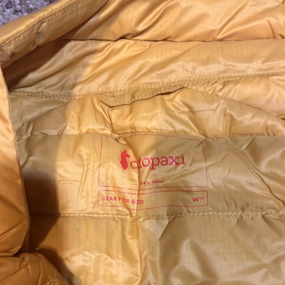 Cotopaxi Fuego Down Vest “Amber Stripes” women’s medium NWT - Picture 6 of 12